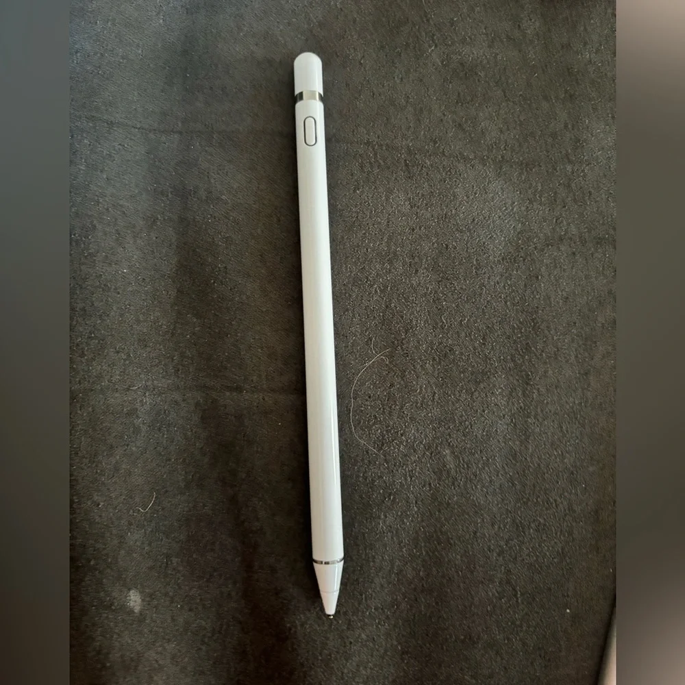 iPad mini 4 no scratches or nicks. Comes with iPad charger pencil and case